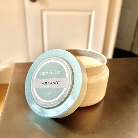 Capri Blue Volcano travel tin candle 8.5 oz Anthropologie favourite - Picture 2 of 4